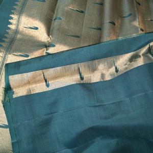 Emerald Green Silk Saree with Modern Abstract Dual-Tone Gold & Silver Zari Pallu