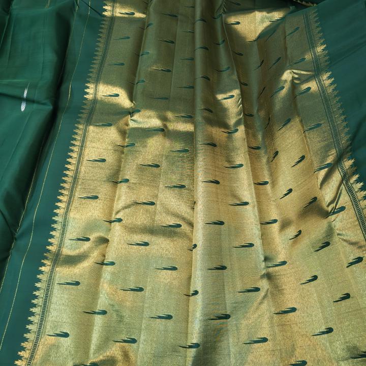 Emerald Green Silk Saree with Modern Abstract Dual-Tone Gold & Silver Zari Pallu