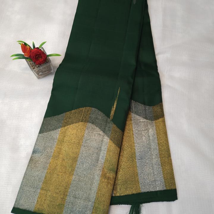 Emerald Green Silk Saree with Modern Abstract Dual-Tone Gold & Silver Zari Pallu